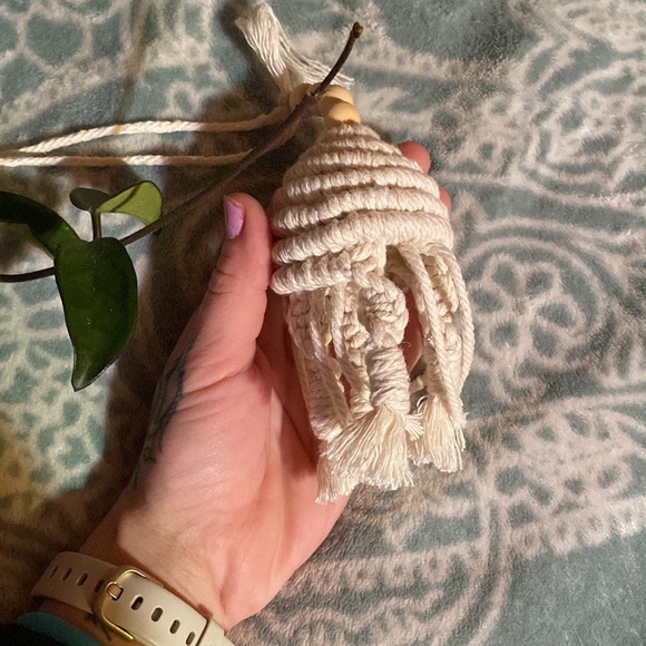 Custom One of a kind Hand Crafted Macramé jellyfish car / home decor - Picture 4 of 12